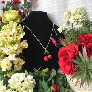 🍒BETSEY JOHNSON NECKLACE 🍒